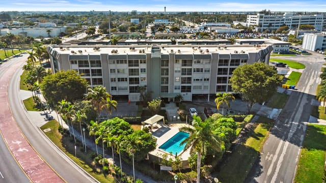 505 Spencer Drive 208, sold in Spencer Place Condo, West Palm Beach, FL