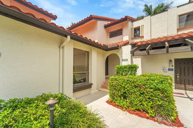 5663 Fox Hollow Drive B, sold in Town Place Condo I And Ii, Boca Raton, FL