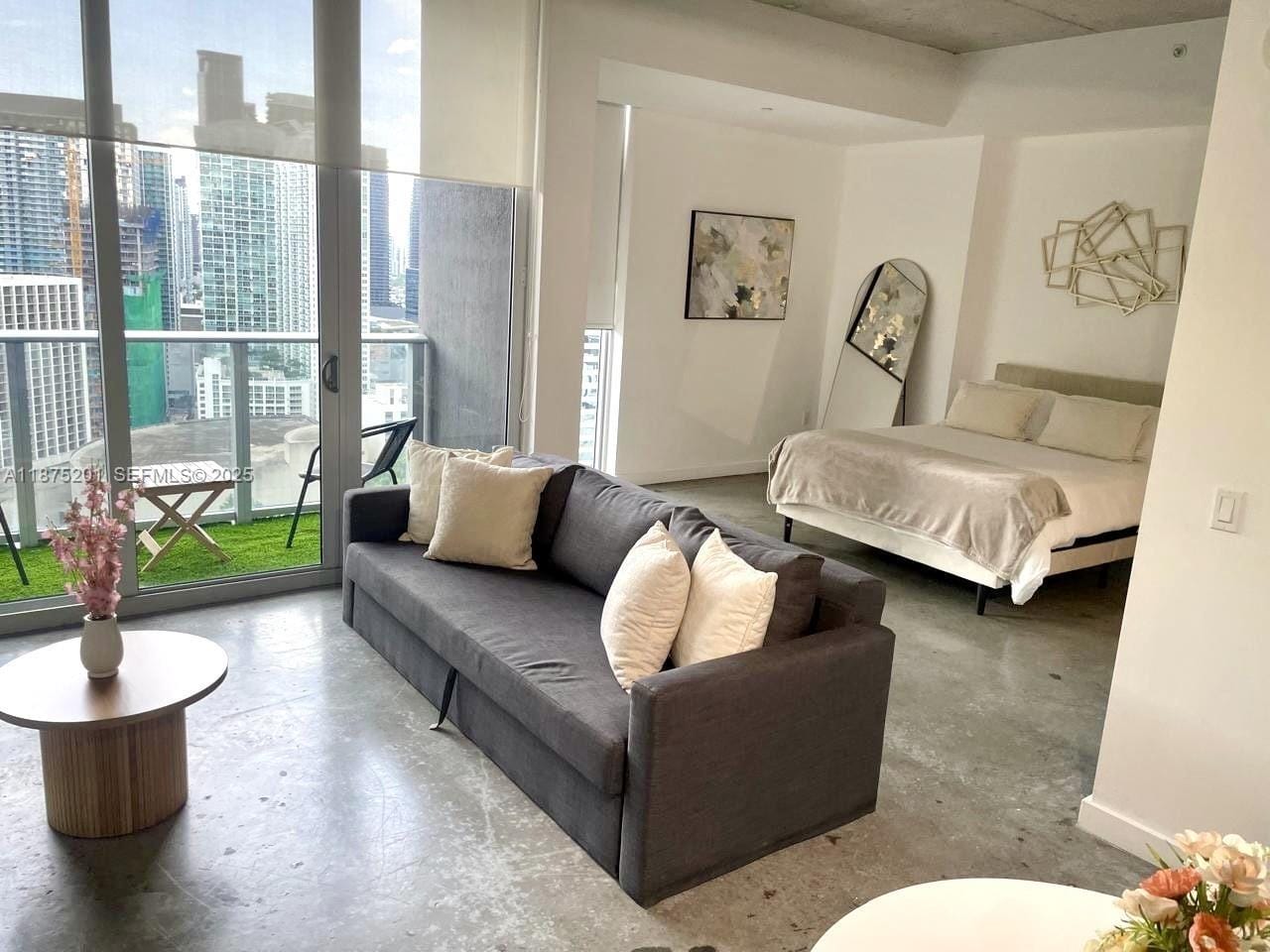 151 SE 1st Street 2807, Miami, FL 33131 photo 2