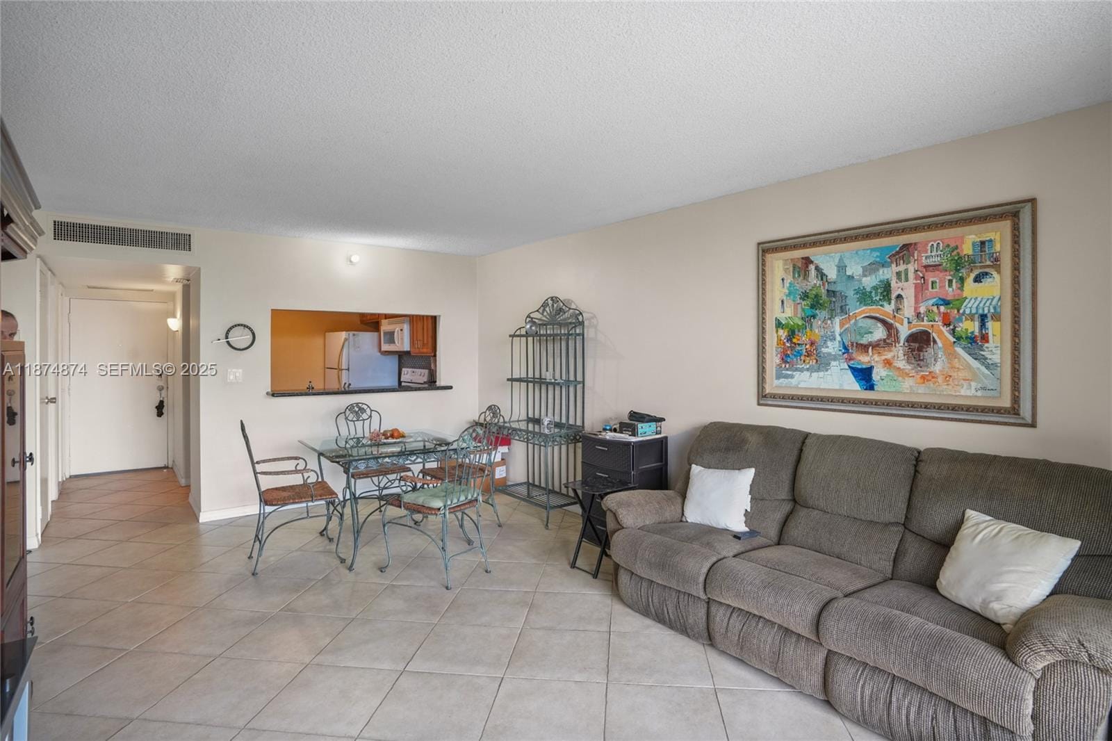 20400 W Country Club Drive 416 — photo 6