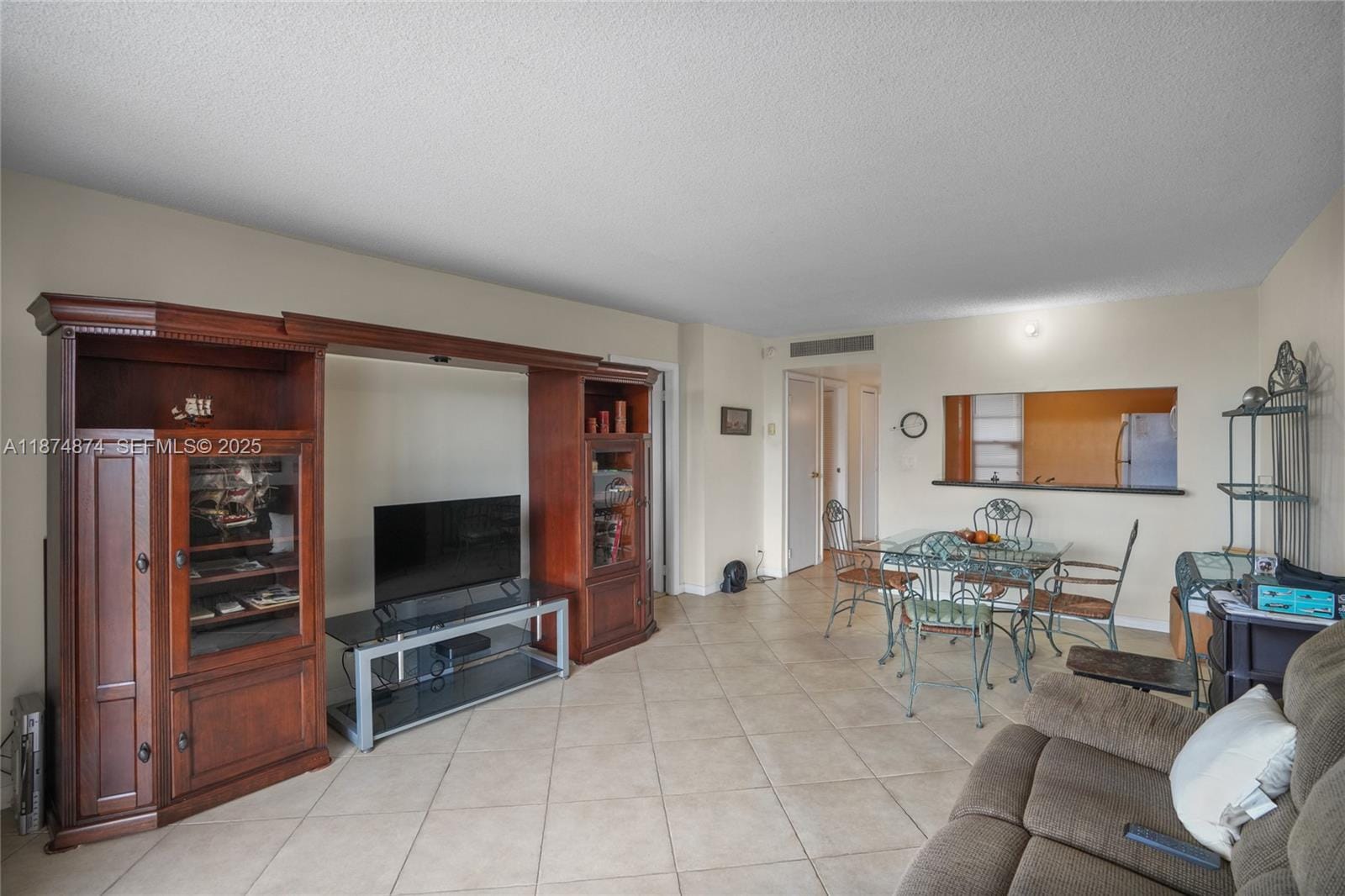 20400 W Country Club Drive 416 — photo 7