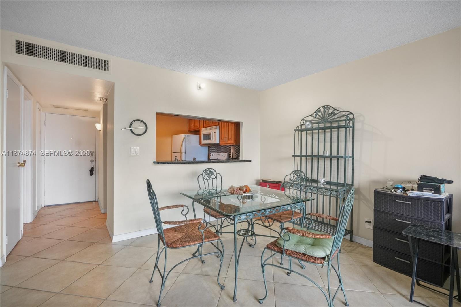 20400 W Country Club Drive 416 — photo 8