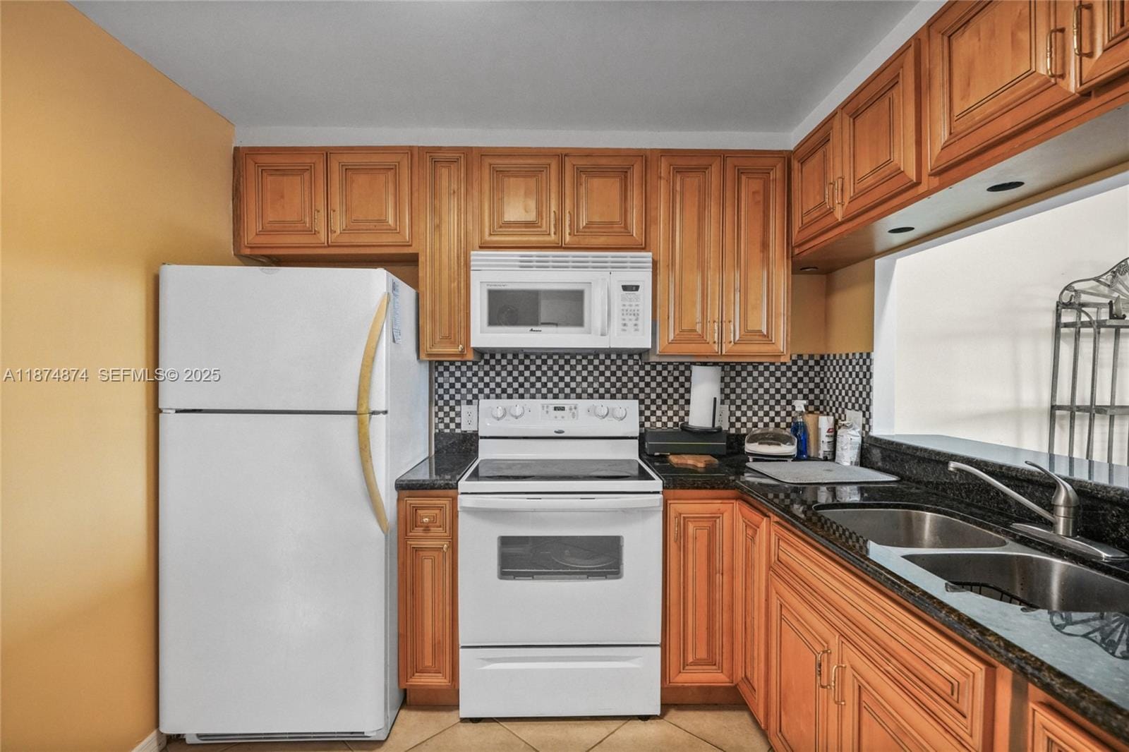 20400 W Country Club Drive 416 — photo 9