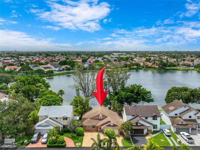 7755 NW 187th Terrace, Hialeah, FL 33015