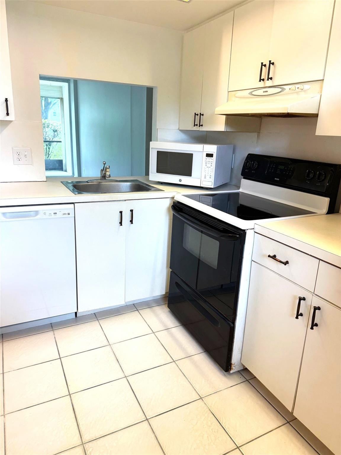 115 Royal Park Drive 1G, Oakland Park, FL 33309 photo 3
