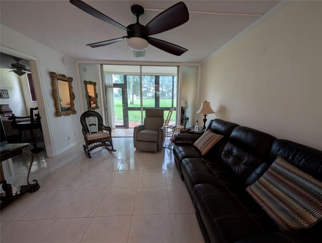 9300 N Hollybrook Lake Drive 106, Pembroke Pines, FL 33025