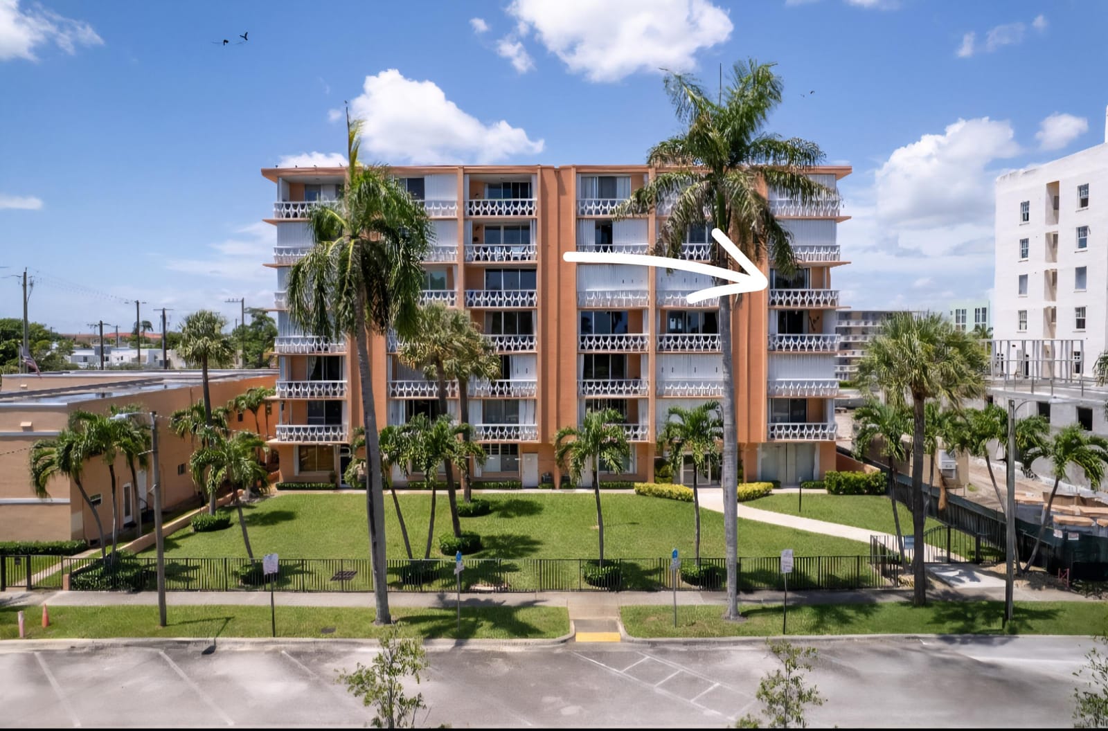 15 S Golfview Road 501 — photo 2