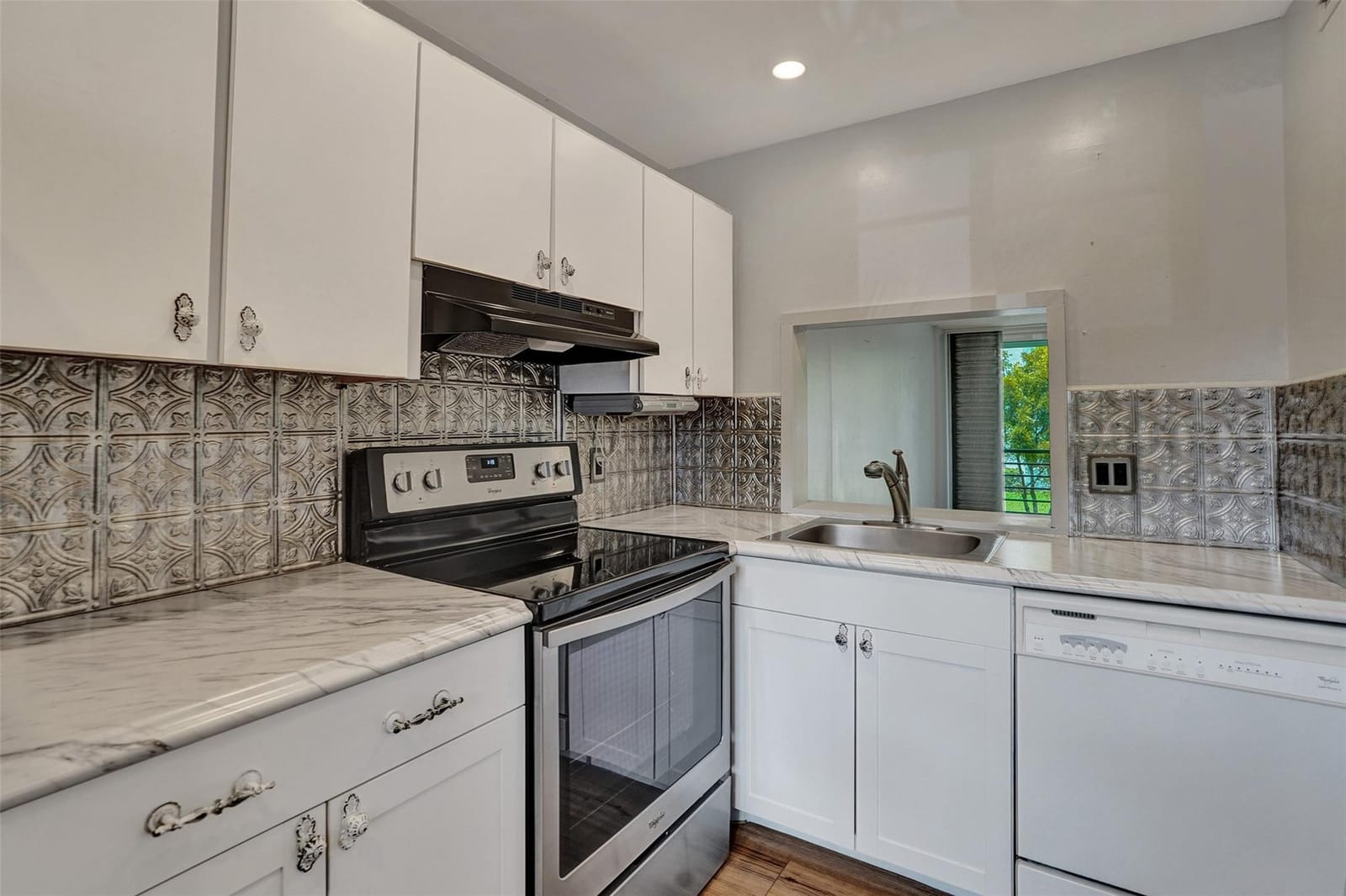 114 Royal Park Drive 2H — photo 4