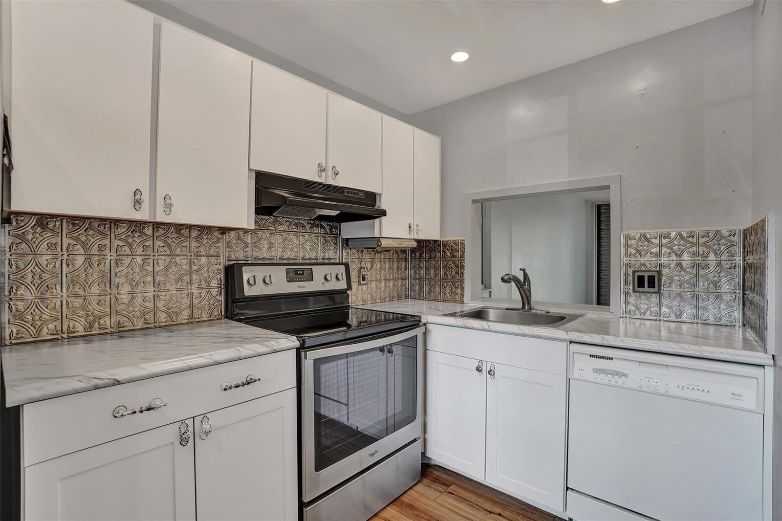 114 Royal Park Drive 2H — photo 9