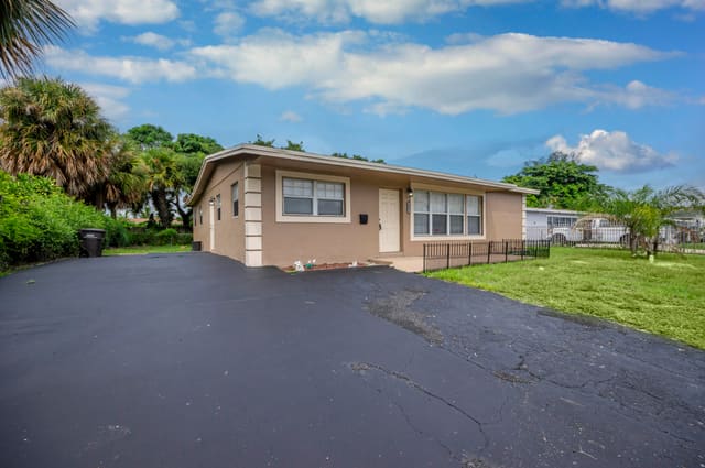 1023 N Australian Avenue, West Palm Beach, FL 33401