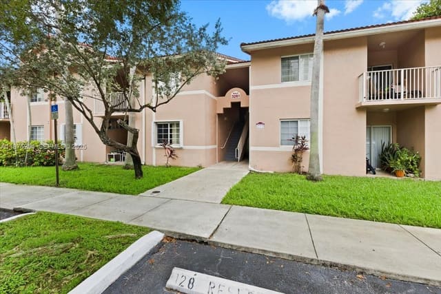 3261 Sabal Palm Manor 206, sold in Serenity Palms, Davie, FL