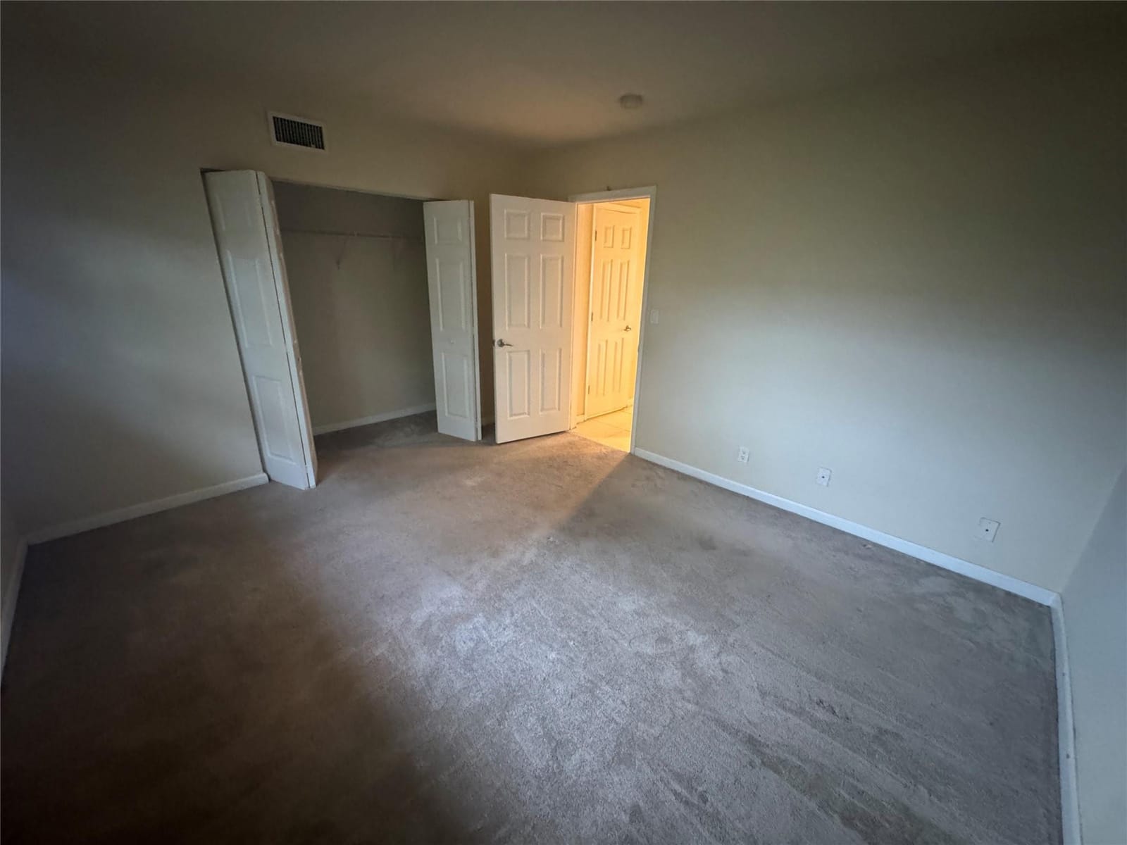 2120 NE 42nd Court 6 — photo 7