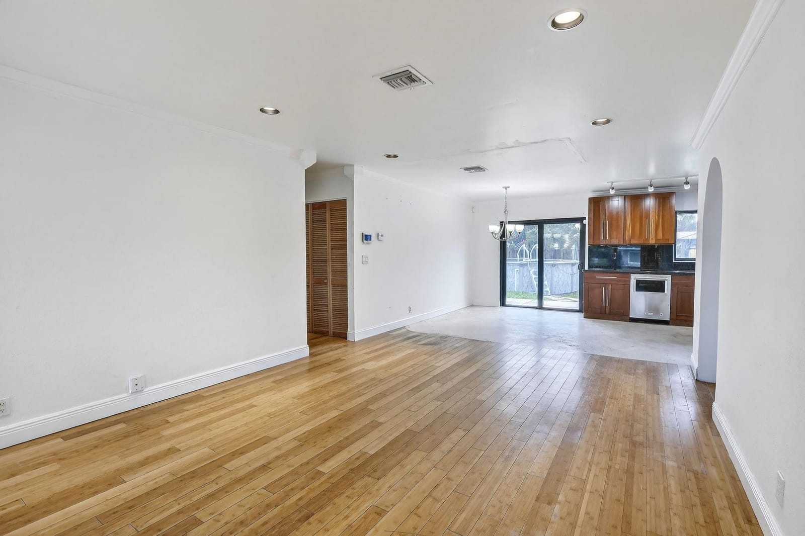 7161 Pershing Street — photo 4