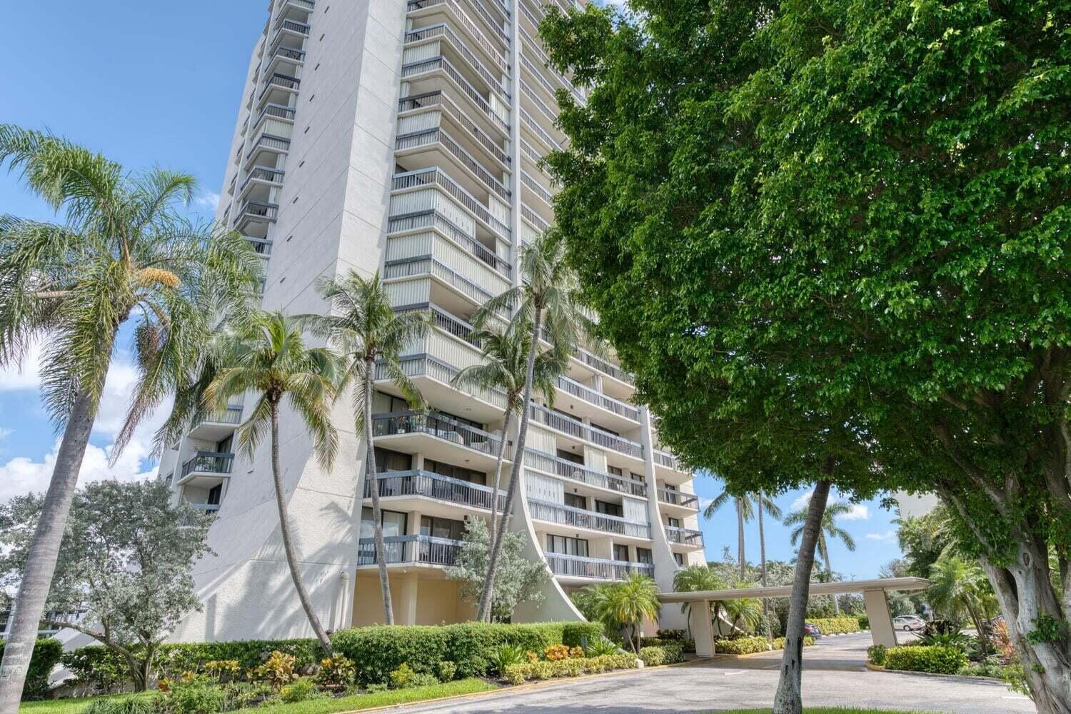 2400 Presidential Way 304, West Palm Beach, FL 33401