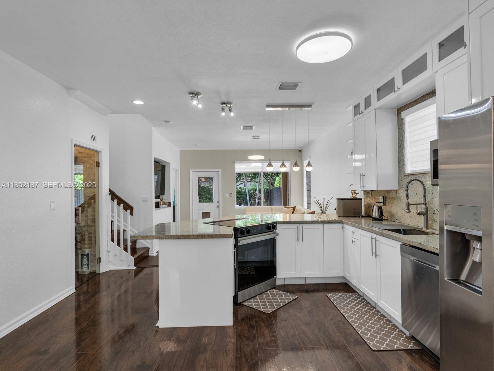 8956 SW 215th Lane, Cutler Bay, FL 33189 photo 4