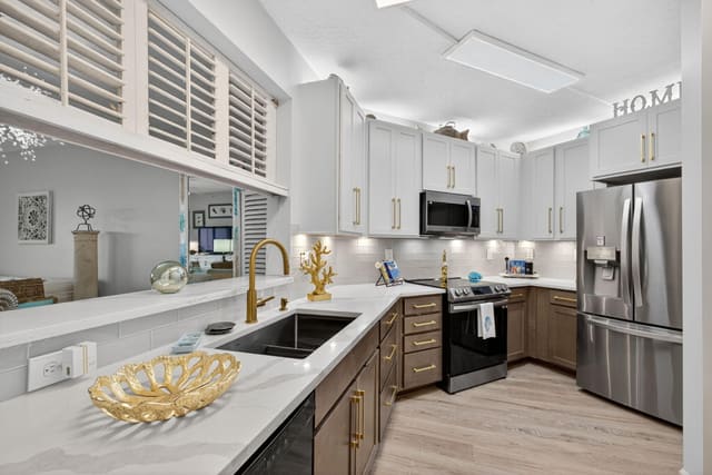 200 Uno Lago Drive 402, sold in Ocean Trace Condo, Juno Beach, FL