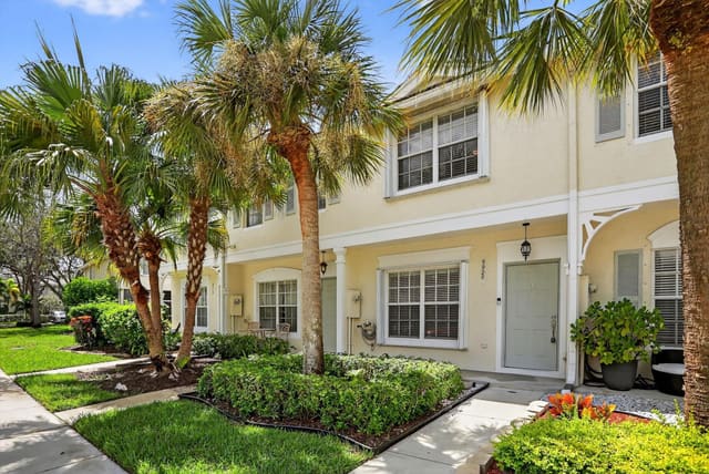 9920 NW 57th Manor 9920, sold in Coral Reef Club, Coral Springs, FL