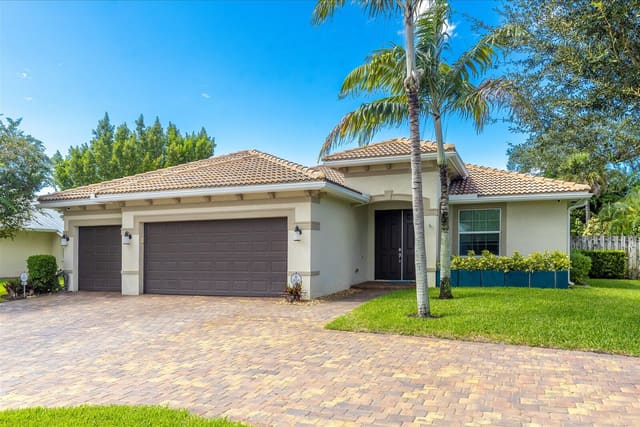 8071 SE Windjammer Way, sold in Bahia Sound, Hobe Sound, FL