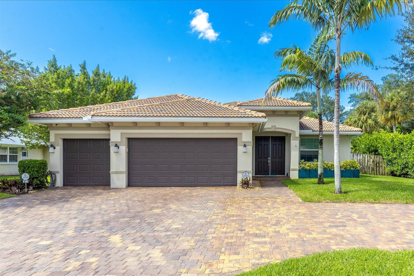 8071 SE Windjammer Way, Hobe Sound, FL 33455 photo 3