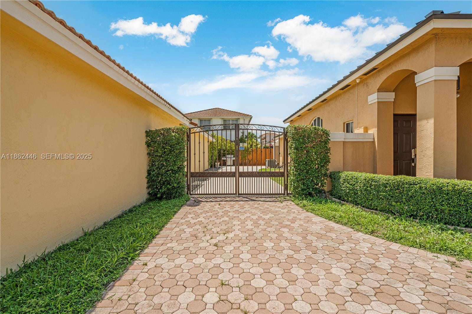 1070 NW 129th Place, Miami, FL 33182 photo 5