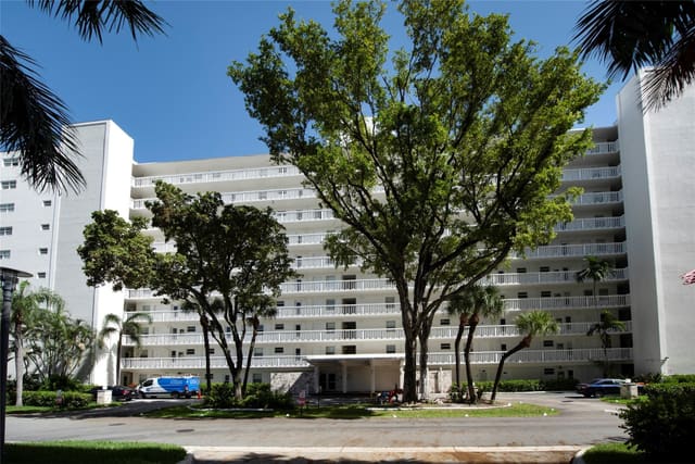 2555 NE 11th Street 902, Horizon House, Fort Lauderdale, FL