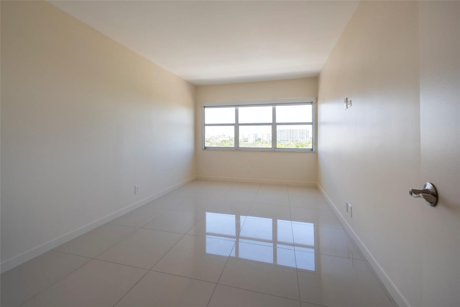 2555 NE 11th Street 902, Fort Lauderdale, FL 33304 photo 14