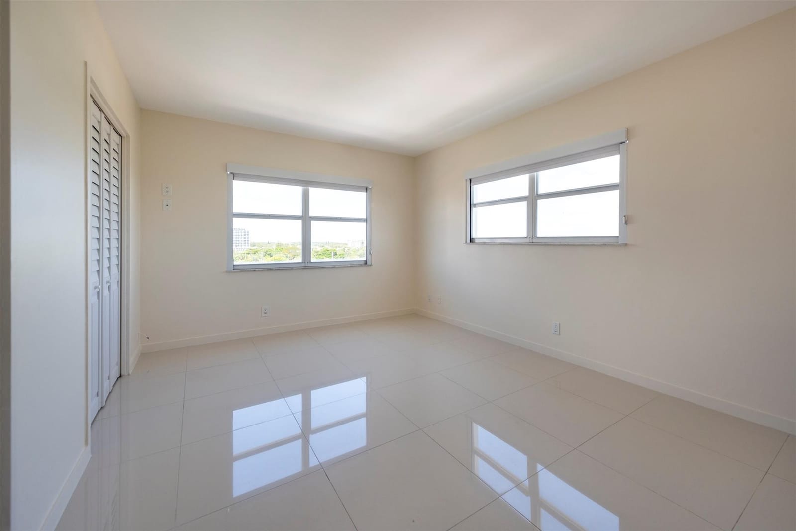 2555 NE 11th Street 902, Fort Lauderdale, FL 33304 photo 15