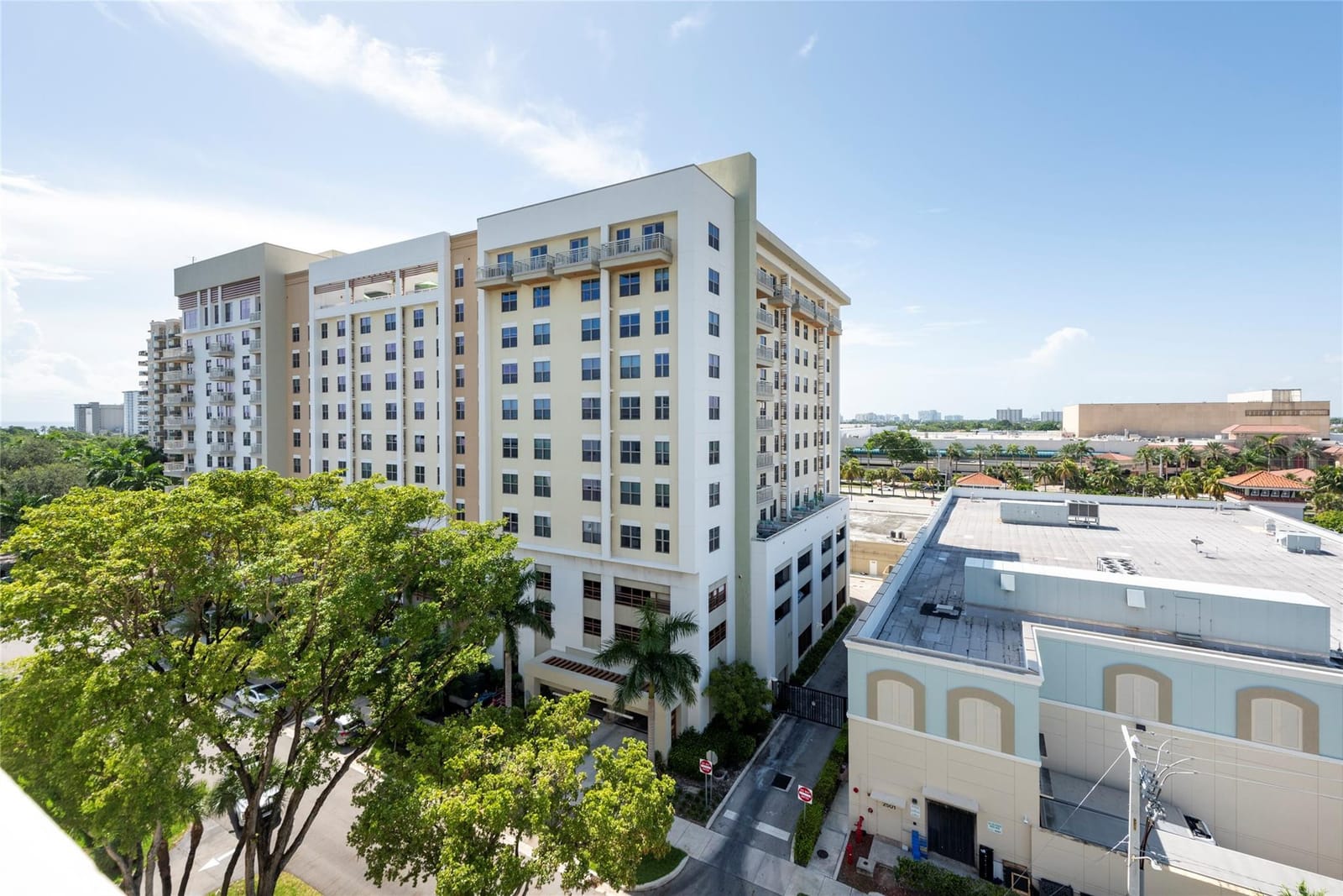2555 NE 11th Street 902, Fort Lauderdale, FL 33304 photo 25