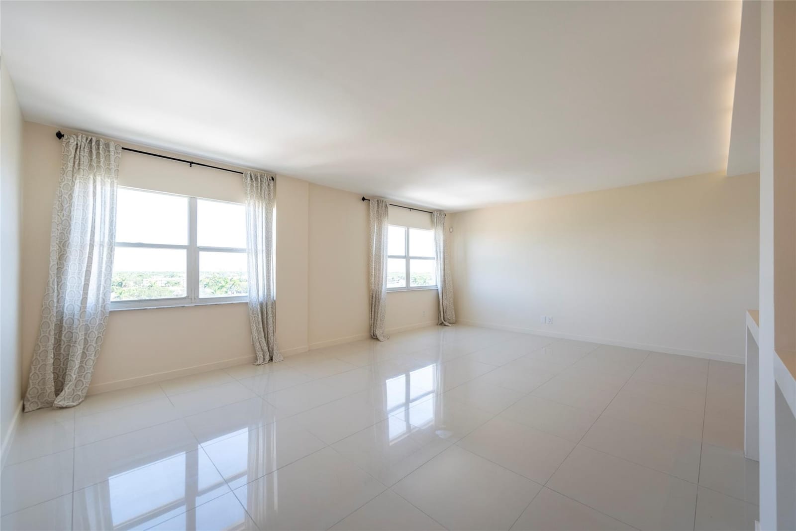 2555 NE 11th Street 902 — photo 7