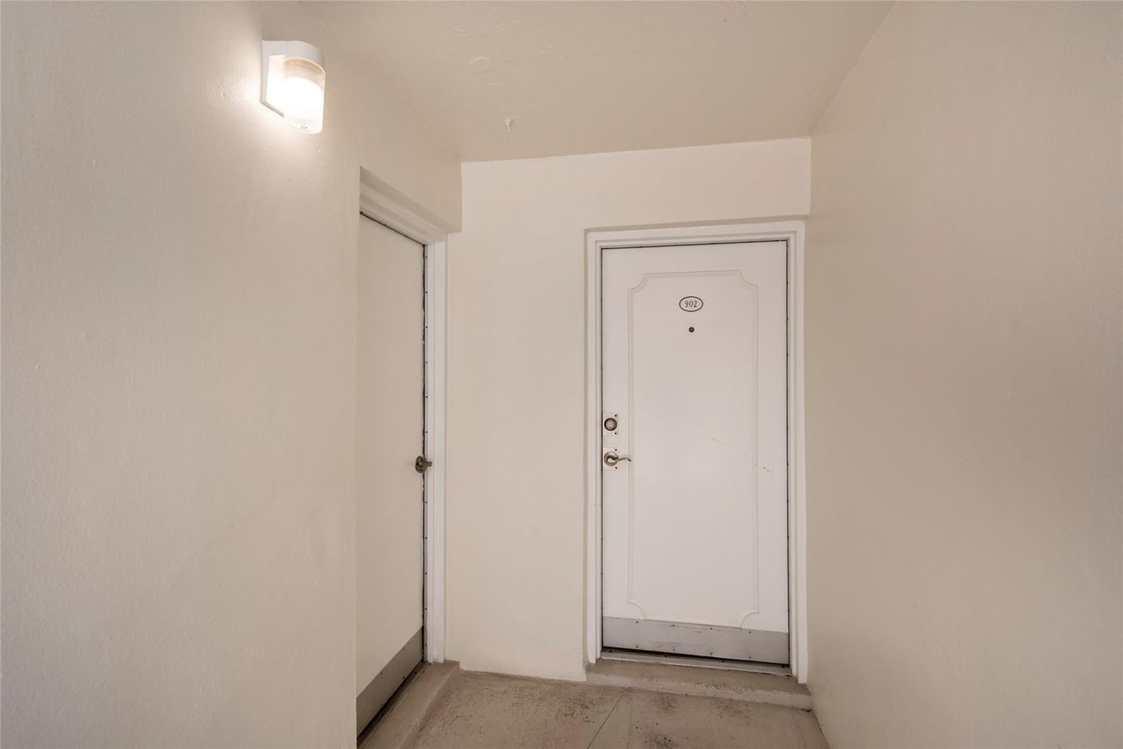 2555 NE 11th Street 902 — photo 8