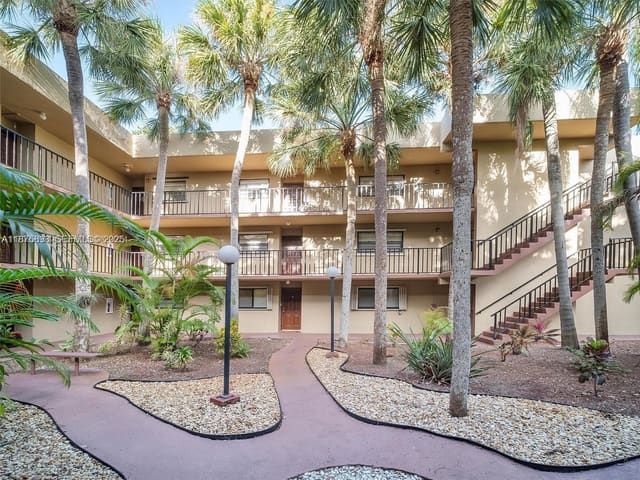 10835 SW 112th Avenue 117, sold in Gardens Of Kendall So Con, Miami, FL