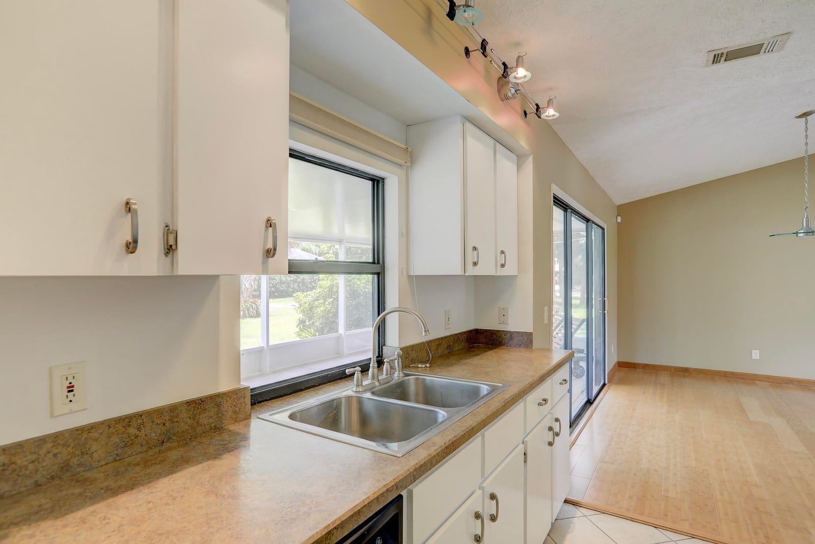 1690 Seahouse Street — photo 11