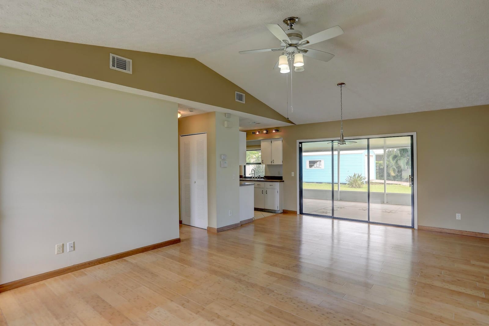1690 Seahouse Street — photo 8