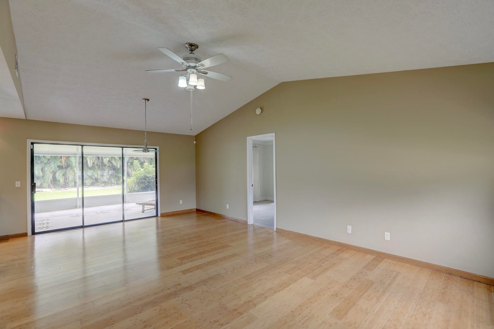 1690 Seahouse Street — photo 9