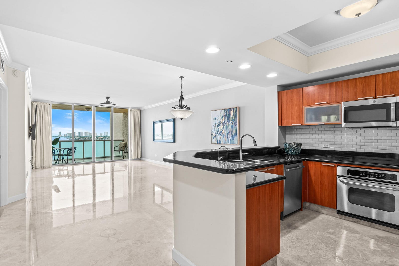 2650 Lake Shore Drive 703 — photo 3