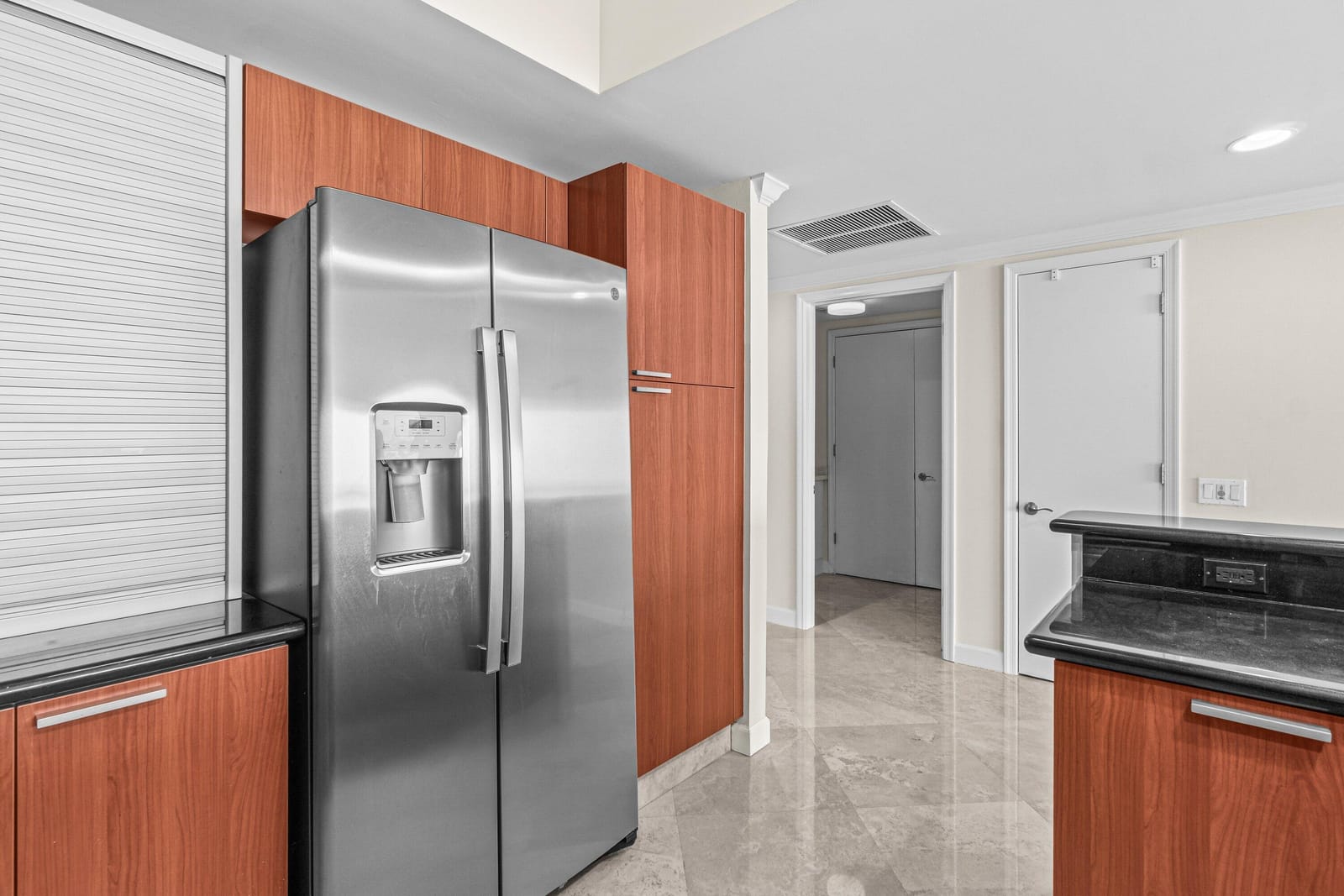 2650 Lake Shore Drive 703 — photo 8