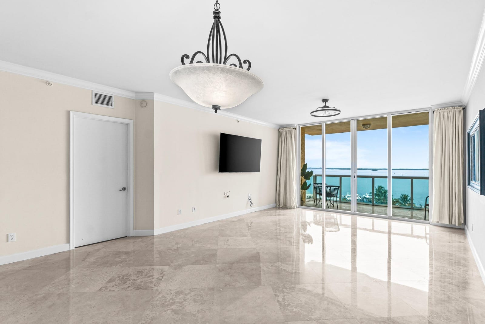 2650 Lake Shore Drive 703 — photo 9