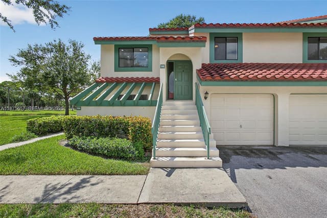 19 W Lexington W Lane E, sold in Lexington Green Condo, Palm Beach Gardens, FL