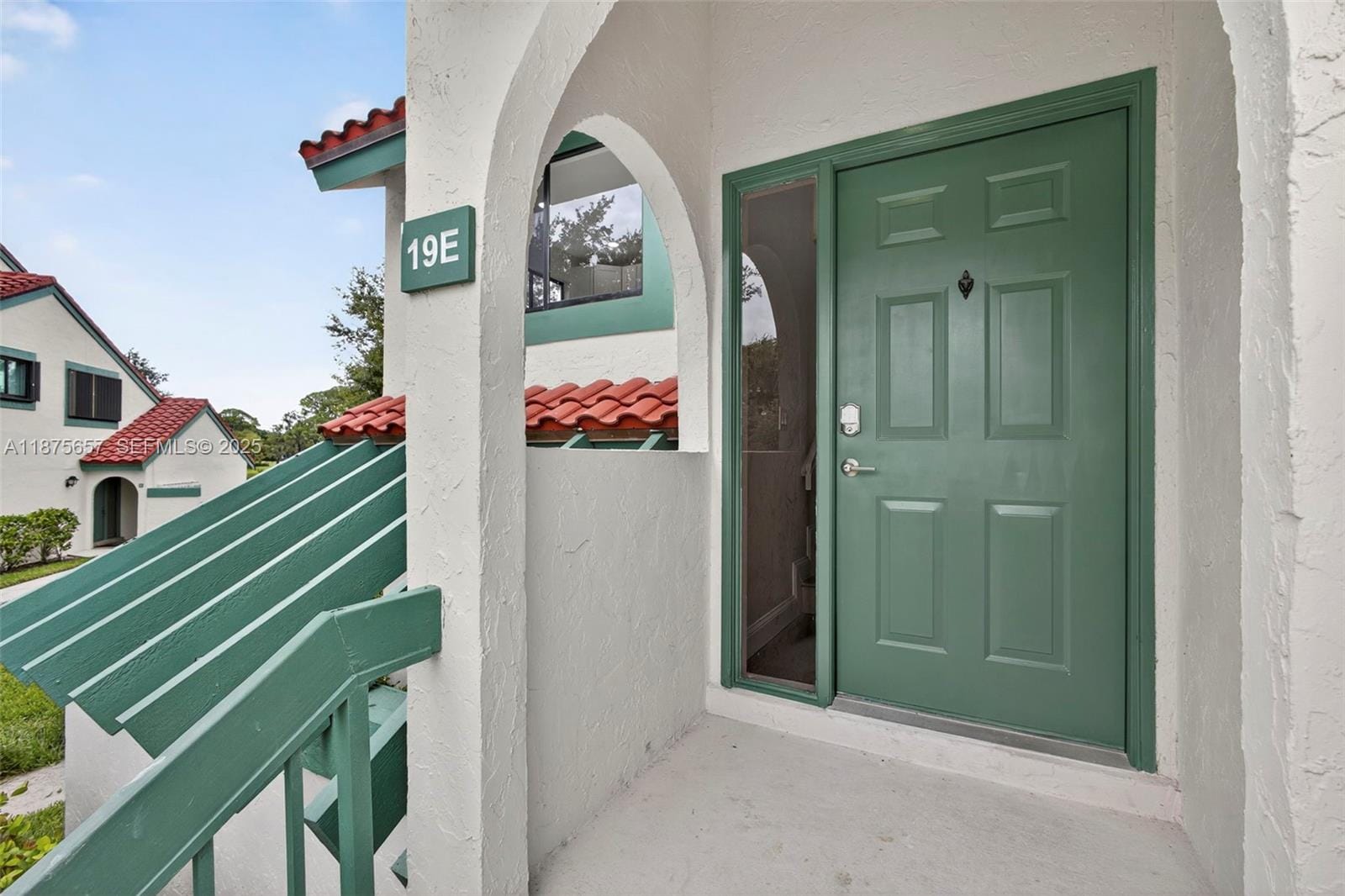 19 W Lexington W Lane E, Palm Beach Gardens, FL 33418 photo 2