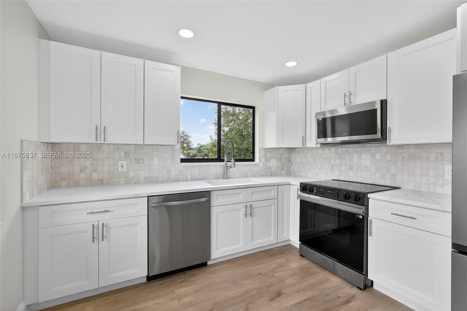 19 W Lexington W Lane E, Palm Beach Gardens, FL 33418 photo 17