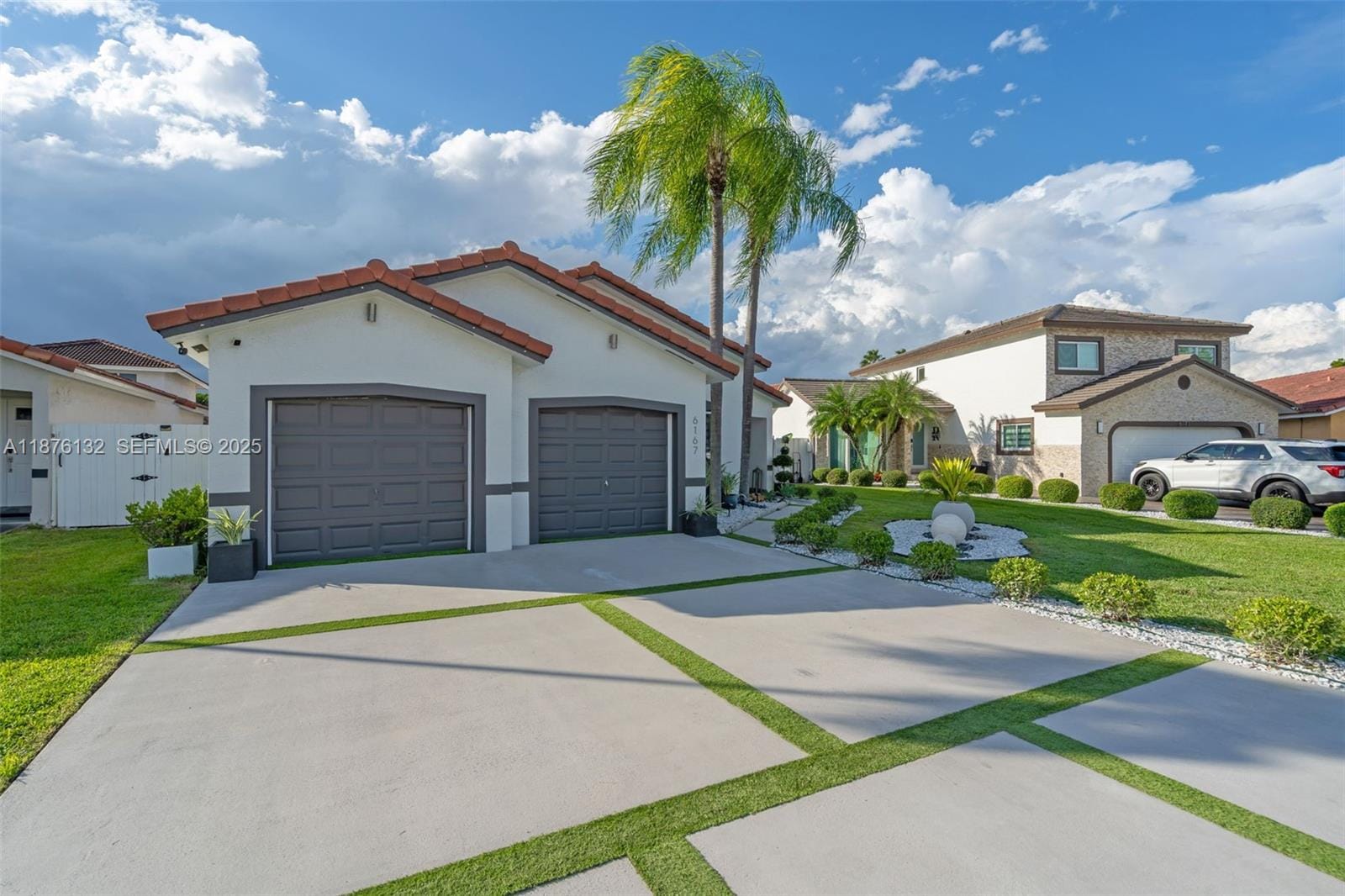 6167 NW 181st Terr N Circle, Hialeah, FL 33015 photo 2