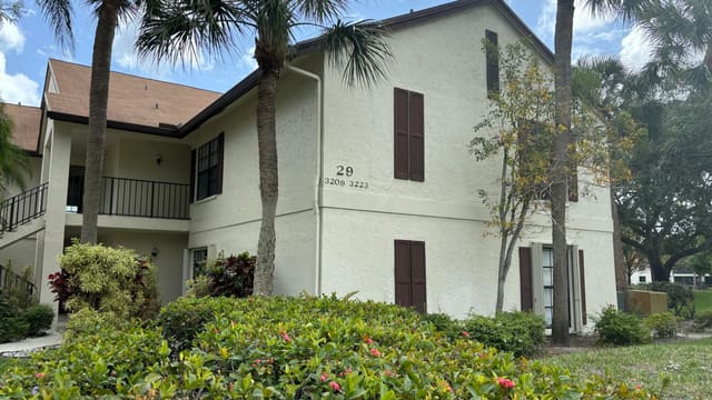 3209 Jog Park Drive 2914, sold in Park Pointe 2, Greenacres, FL