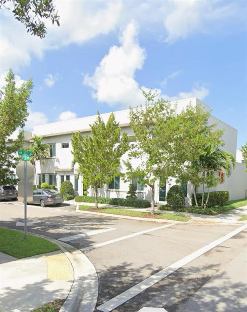 6670 NW 03rd Path 1, Doral, FL 33178