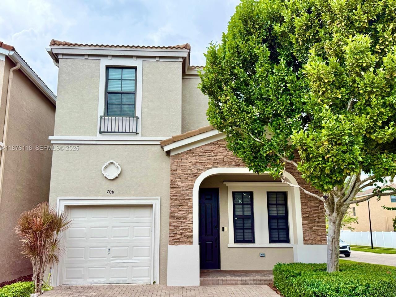 706 NE 191st Terrace, Miami, FL 33179 photo 1