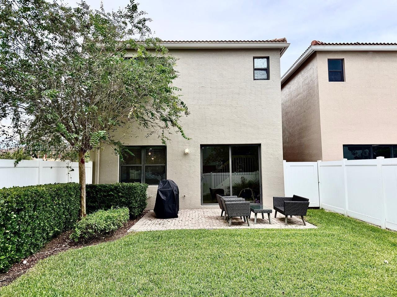 706 NE 191st Terrace, Miami, FL 33179 photo 2