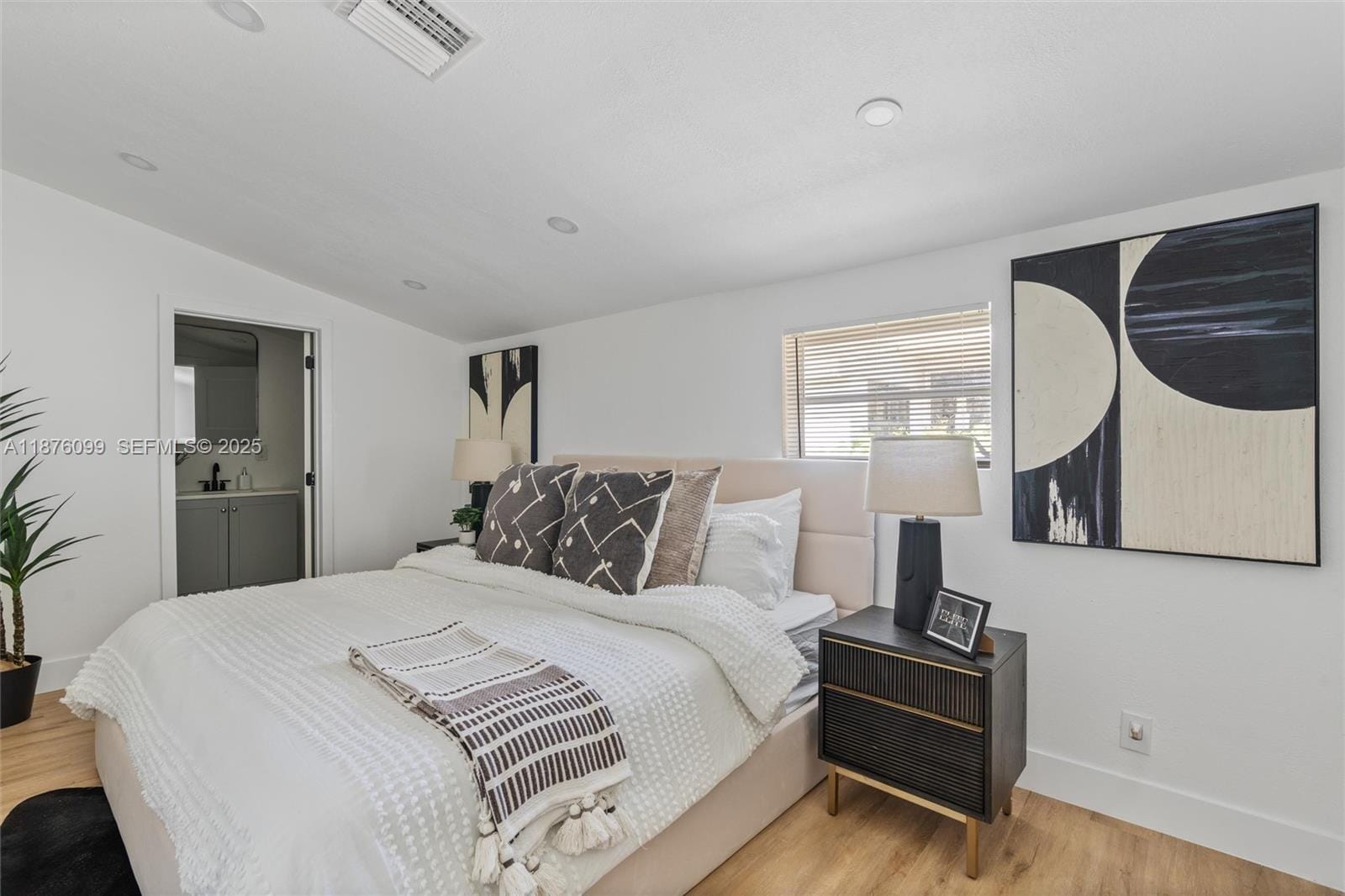 3230 Taft Street — photo 12