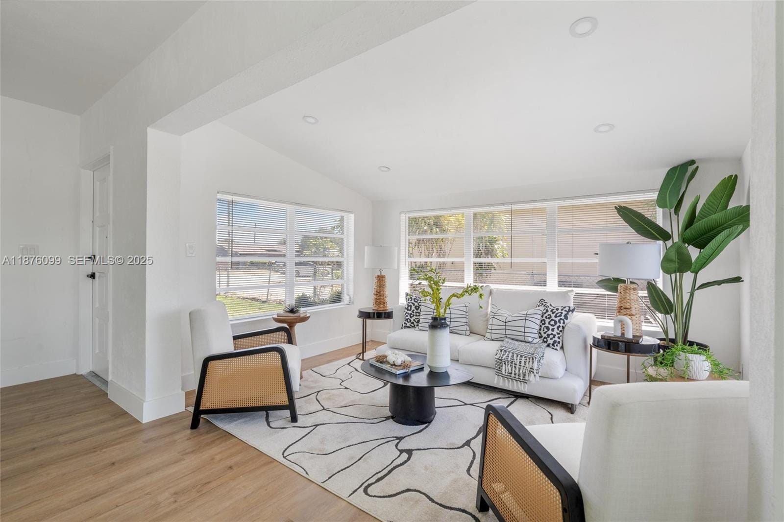3230 Taft Street — photo 4