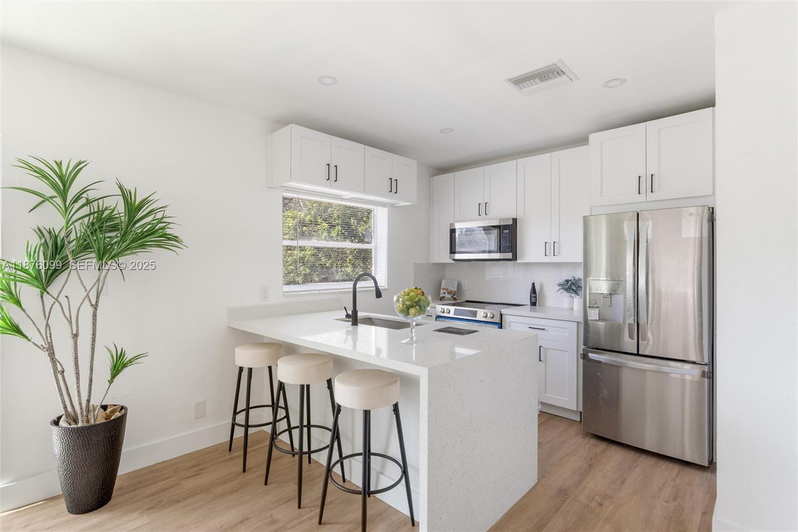 3230 Taft Street — photo 7
