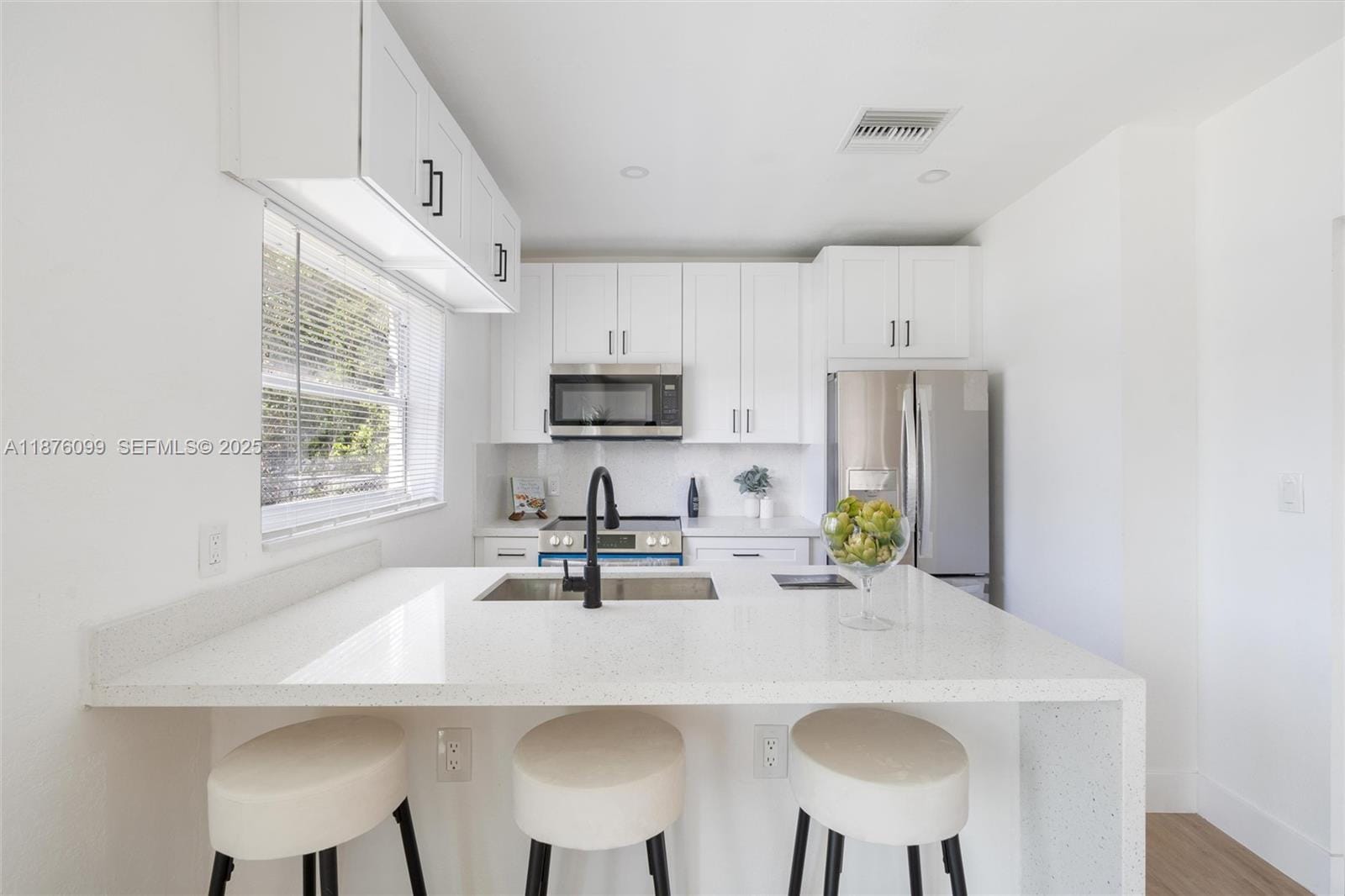 3230 Taft Street — photo 8
