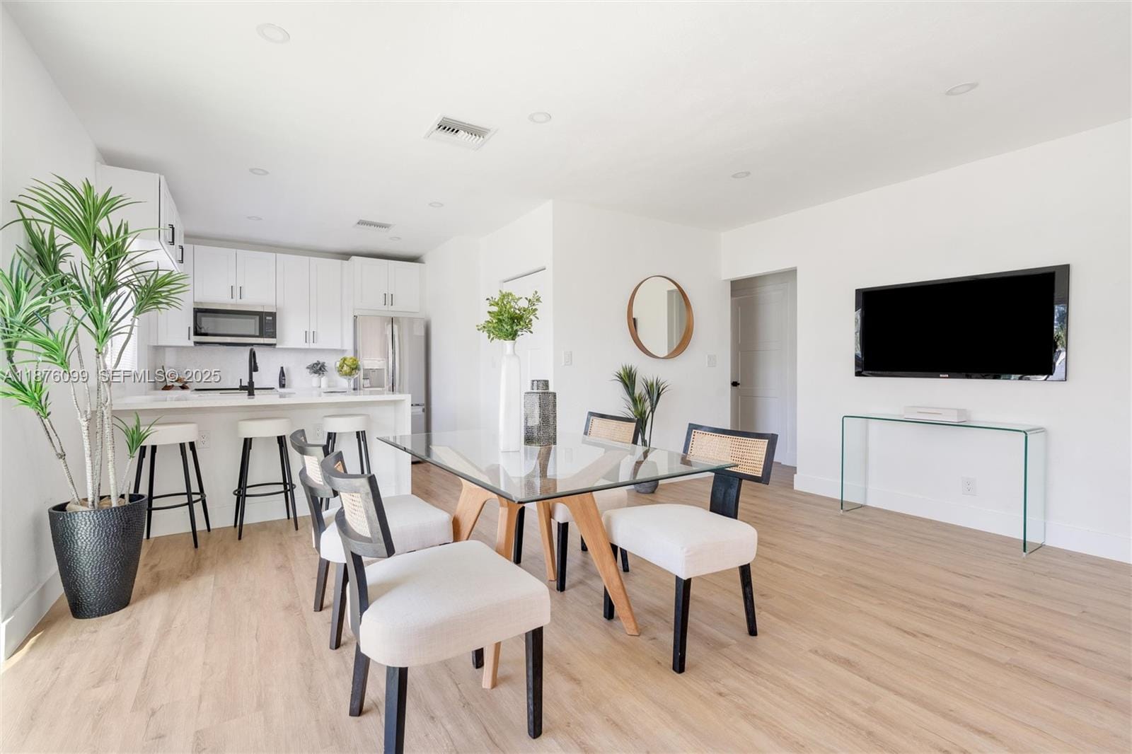 3230 Taft Street — photo 10